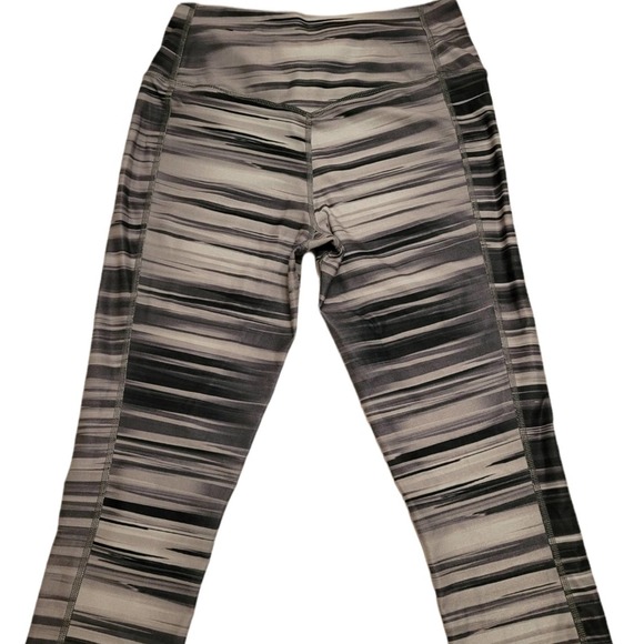 Nike Dri-Fit Gray Striped Cropped Work Out Leggings Size Small - Picture 1 of 6